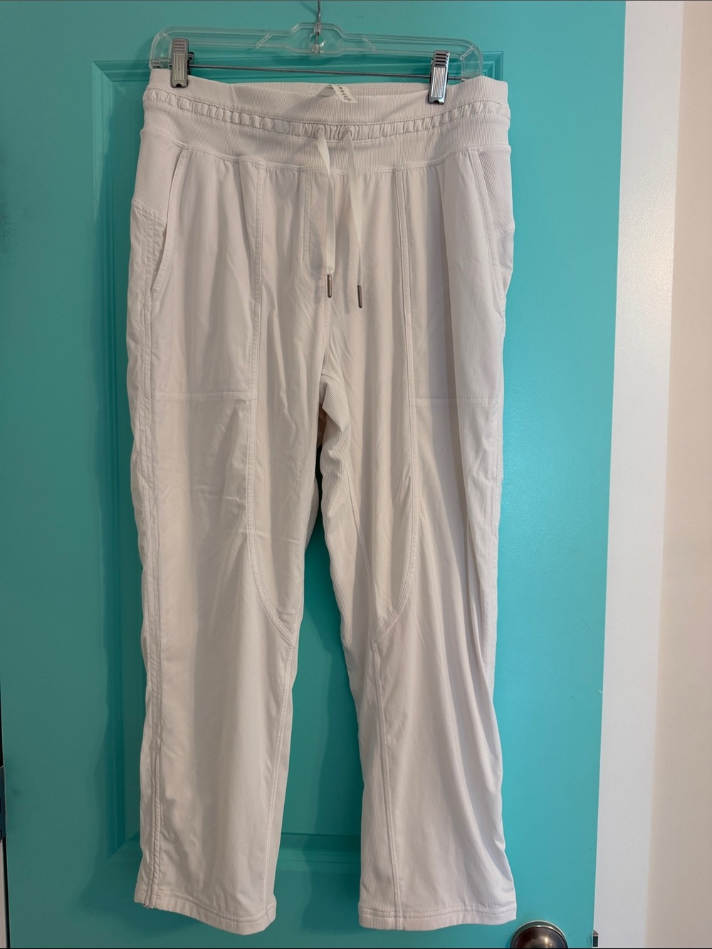 lululemon Women’s size 8 NWOT White Joggers